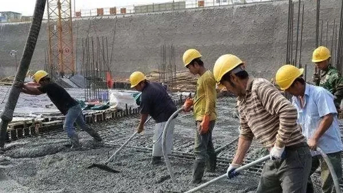 首盛建設(shè)分享秋季混凝土工程質(zhì)量施工注意事項