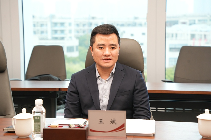 董事長王斌